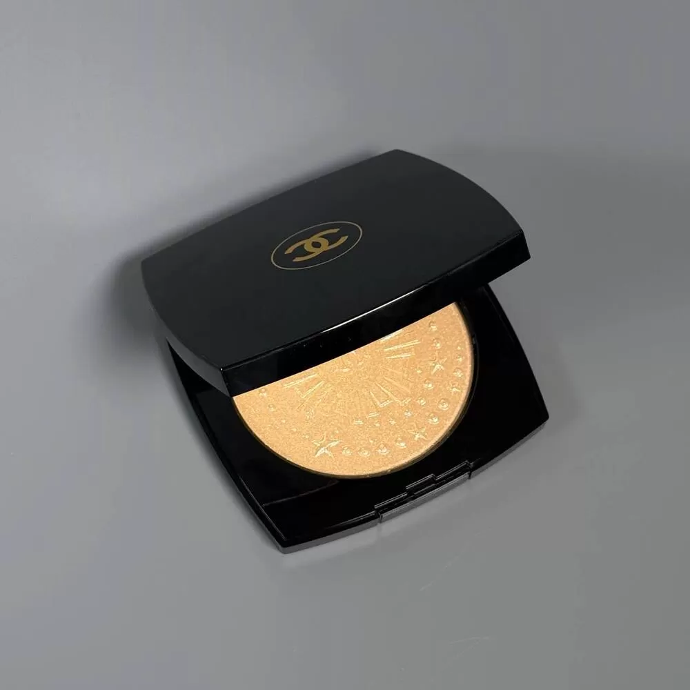CHANEL Oversize Illuminating Powder